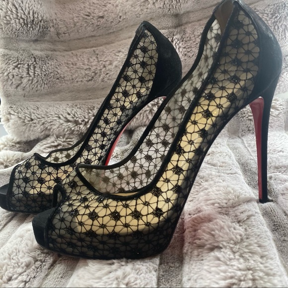 CHRISTIAN LOUBOUTIN
Black Patent Leather and Lace Fetish Peep Toe - Picture 1 of 8